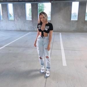 Meet your Posher, Amaris